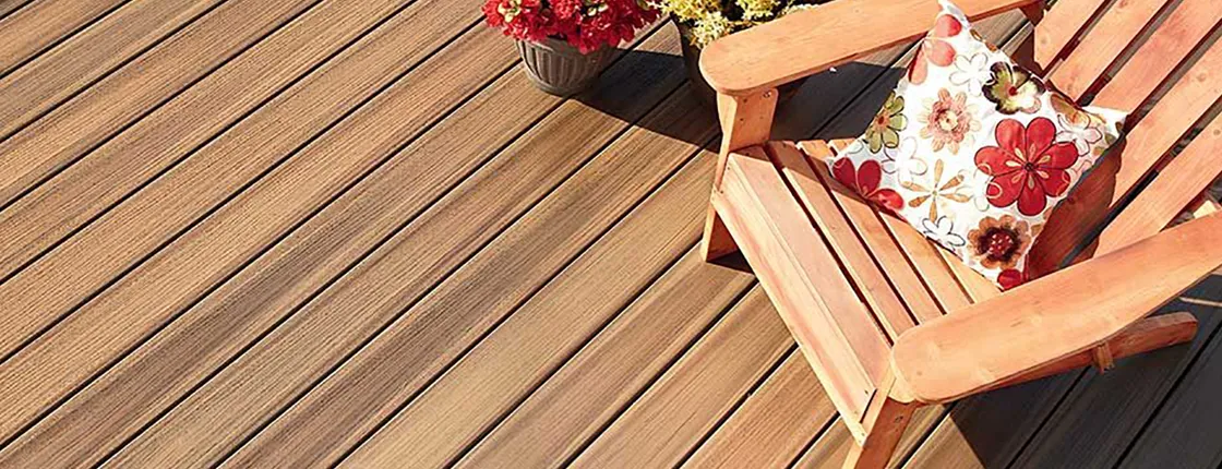 The multi-tonal colors in Fiberon composite decking create the look of wood decking in this outdoor living space